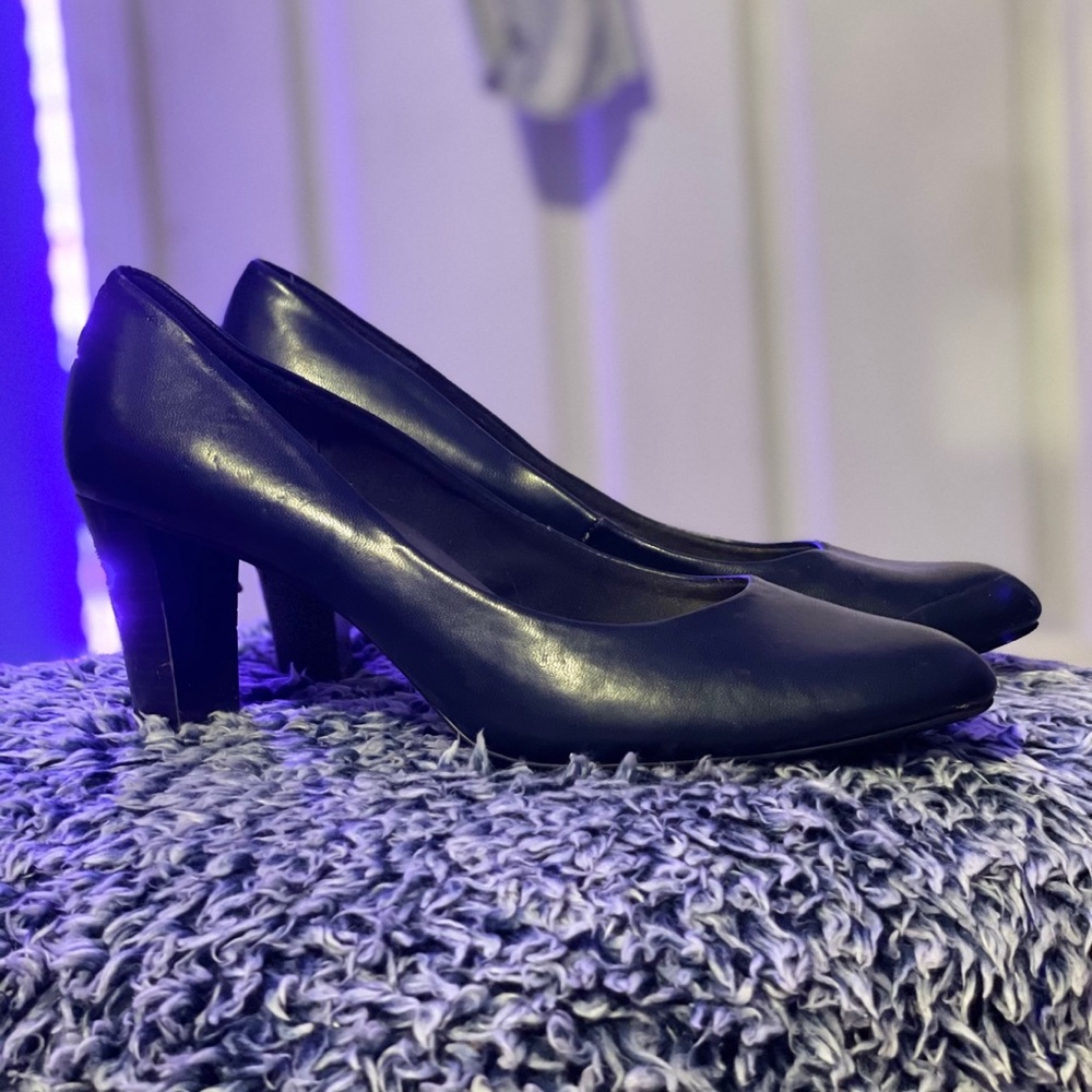 Used Navy Heels